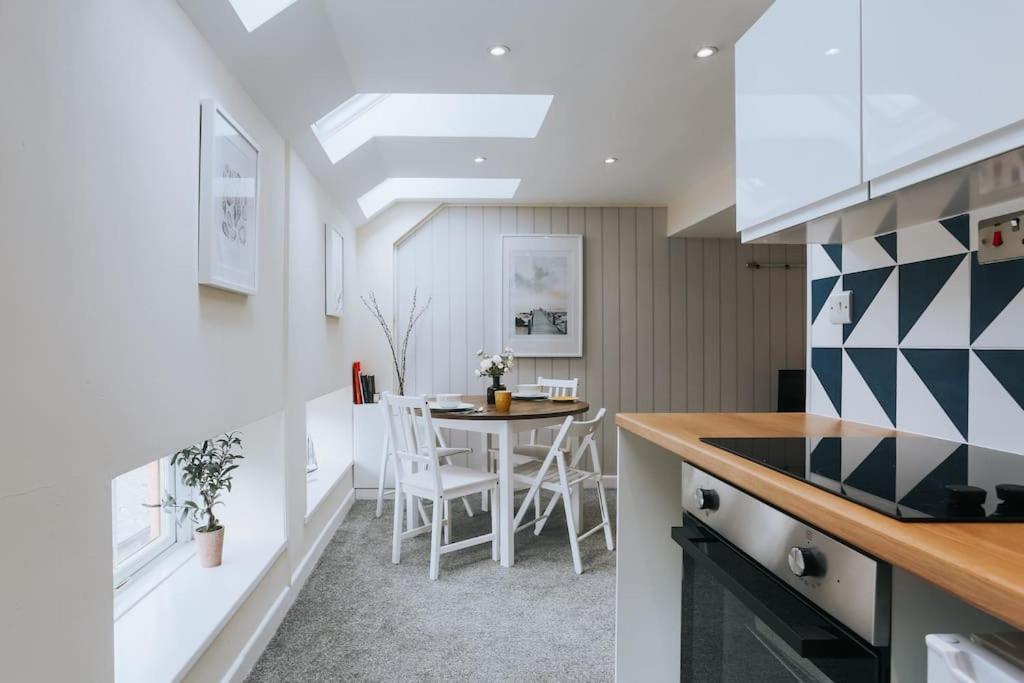 The Lighthouse, Boutique Apartment In The Town Centre - Starlink Wi-Fi Τάβιστοκ Εξωτερικό φωτογραφία